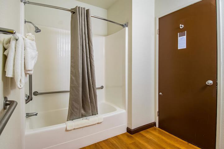 Room 32 of 33