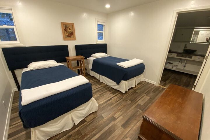 Room 32 of 76