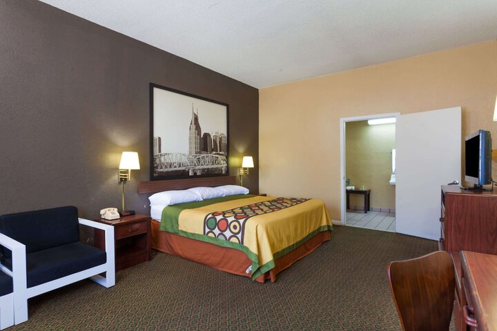 Room 28 of 37