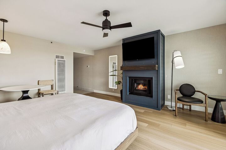 456 Embarcadero Inn & Suites