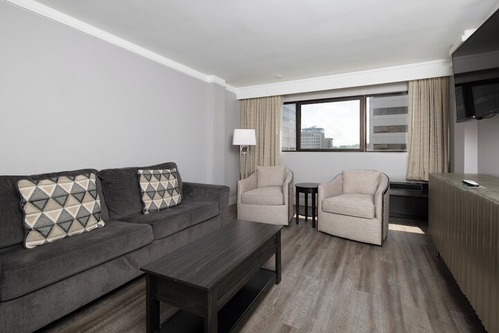 Crowne Plaza Knoxville Downtown University by IHG