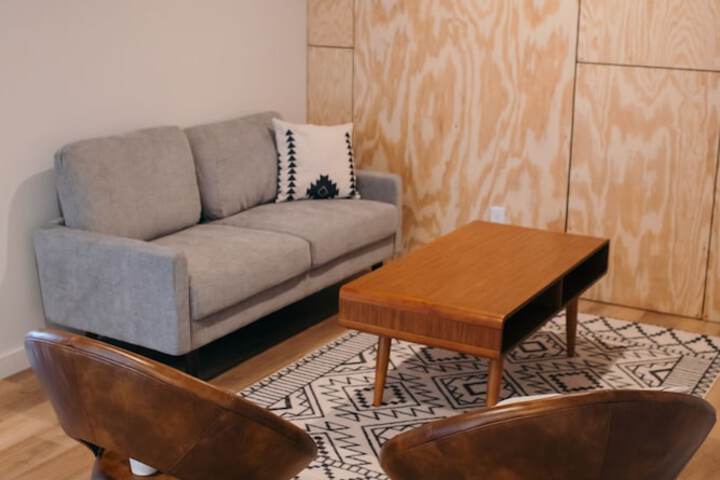 Lounge 141 of 156