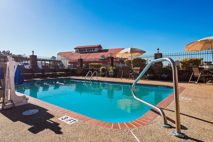 Pool 1 of 16