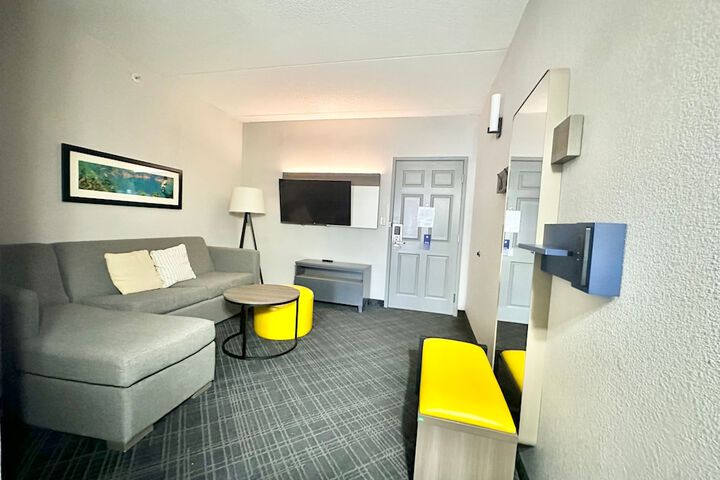 Room 15 of 33