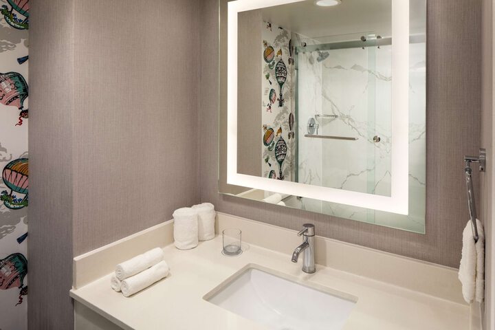 Whitney Peak Hotel Reno Tapestry Collection by Hilton