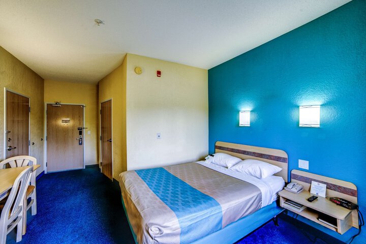 Room 28 of 40