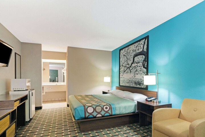Room 15 of 17