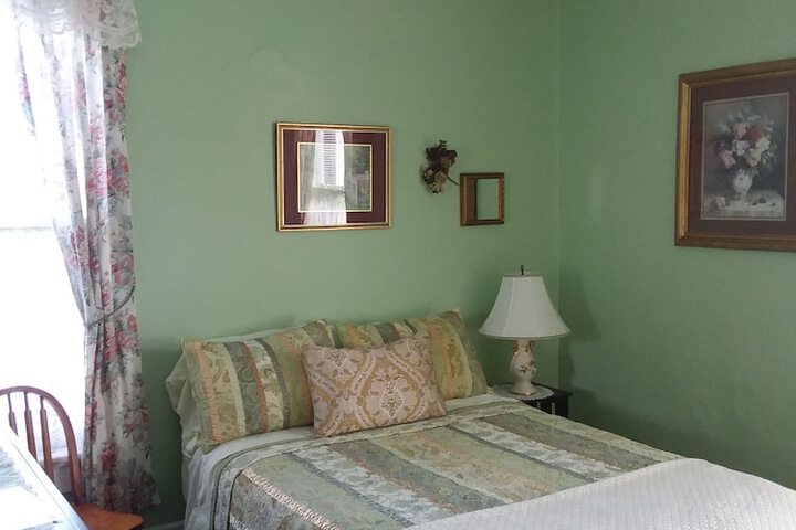 Room 25 of 28