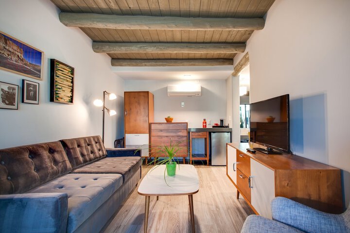 Room 9 of 25
