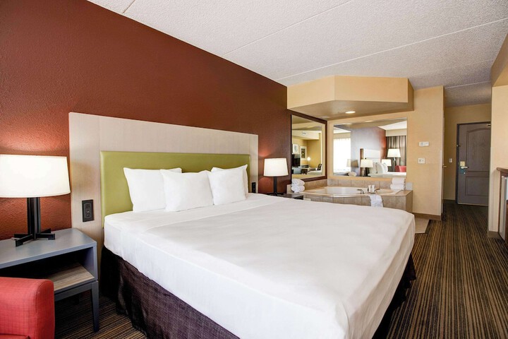 Comfort Inn & Suites St. Paul Northeast