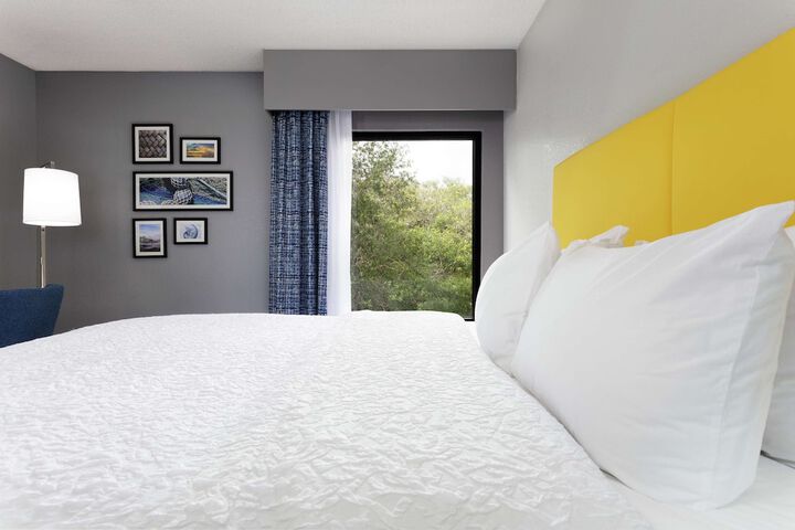Room 10 of 33