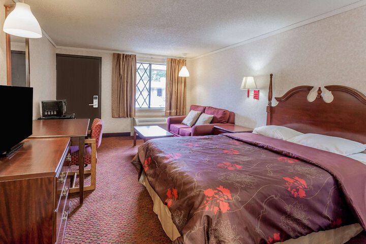 Room 7 of 14