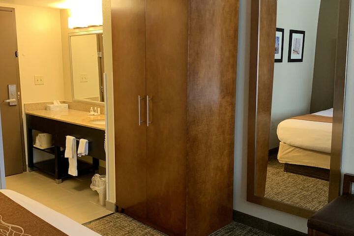 Room 37 of 62
