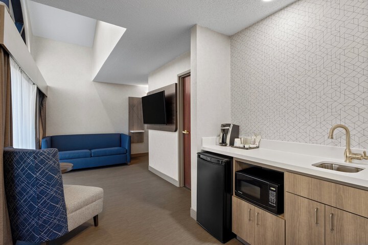 Room 46 of 74
