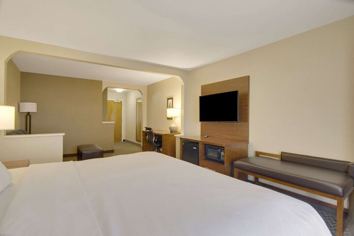Room 16 of 36