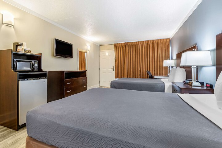 Room 18 of 34