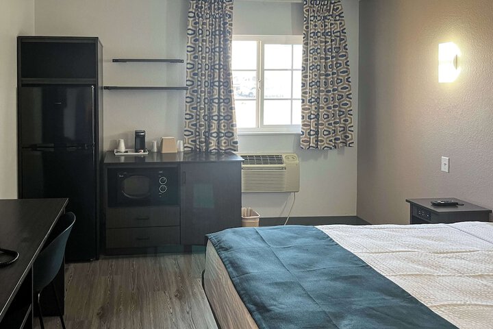 Studio 6 Suites Delano CA