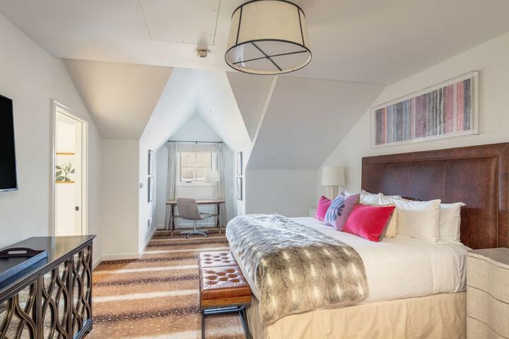 Madeline Hotel & Residences Auberge Collection