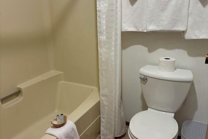 Room 17 of 28