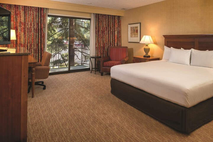 DoubleTree by Hilton Seattle Airport