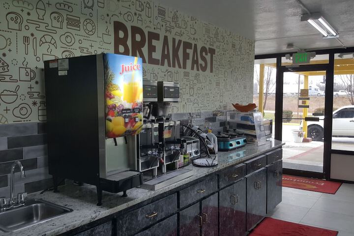Breakfast/Coffee Service 17 of 23