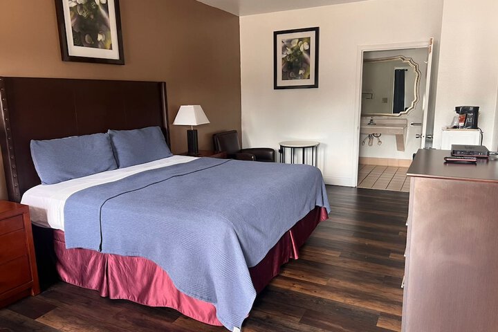 Room 11 of 22