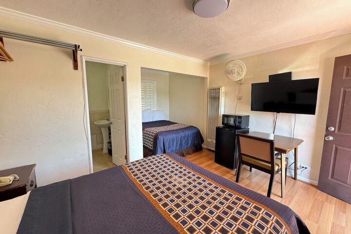 Room 7 of 28