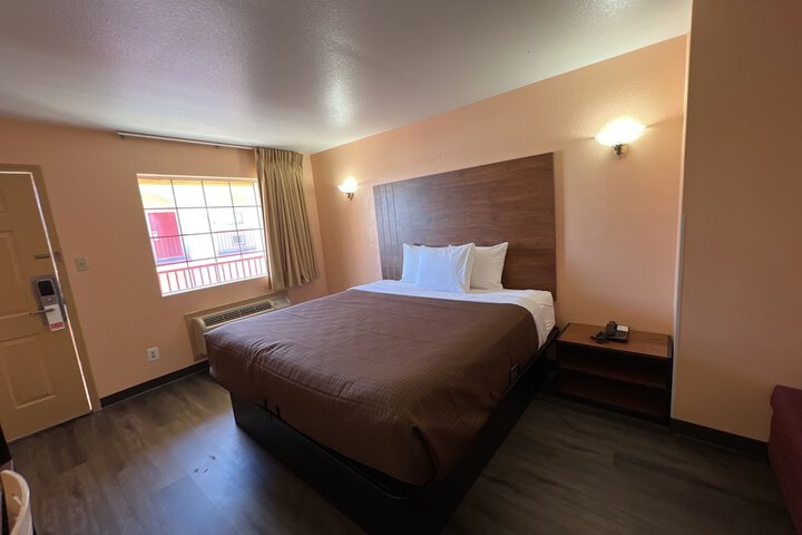 Room 7 of 19