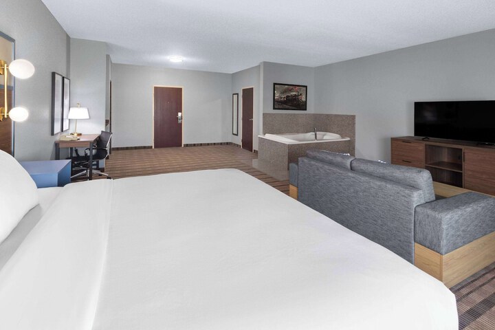 AmericInn by Wyndham Grinnell