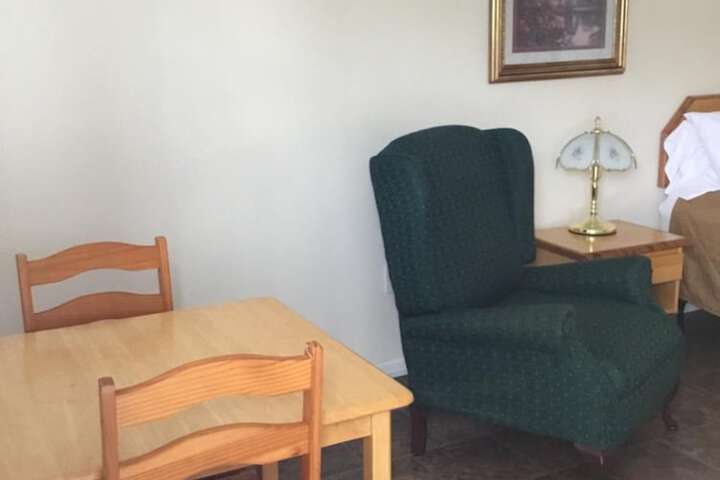 Room 4 of 25