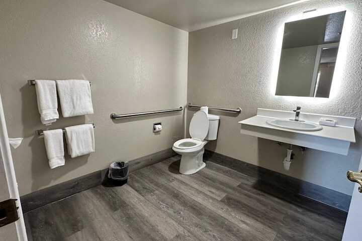 Room 18 of 32