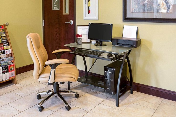 Business Center 34 of 34