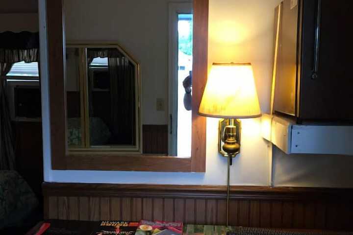 Room 5 of 9