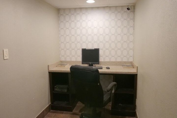 Business Center 39 of 41