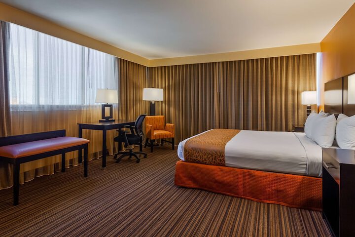Best Western The Plaza Hotel Honolulu Airport - Free Breakfast