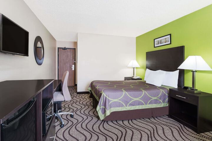 Room 13 of 17
