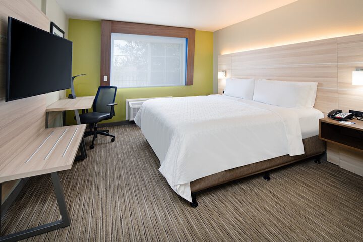 Room 13 of 27