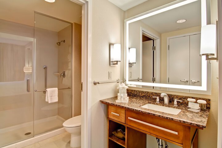 Room 20 of 33
