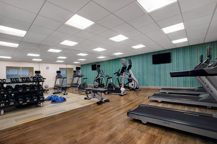 Holiday Inn Express & Suites Milwaukee - Brookfield by IHG