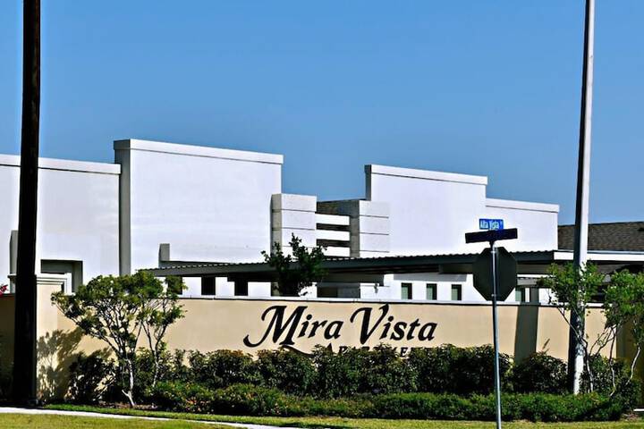 Beautiful Apartment 9 min to Mercedes Outlets