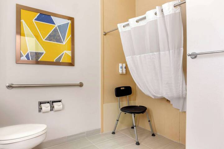 Room 43 of 65