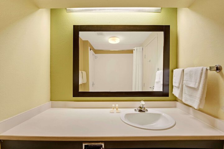 Room 6 of 13