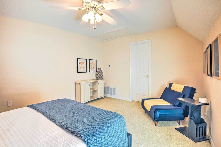 Beautiful Montgomery Home w / Lakefront Deck!