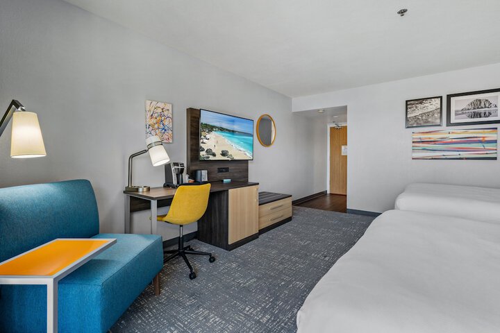 Room 34 of 40