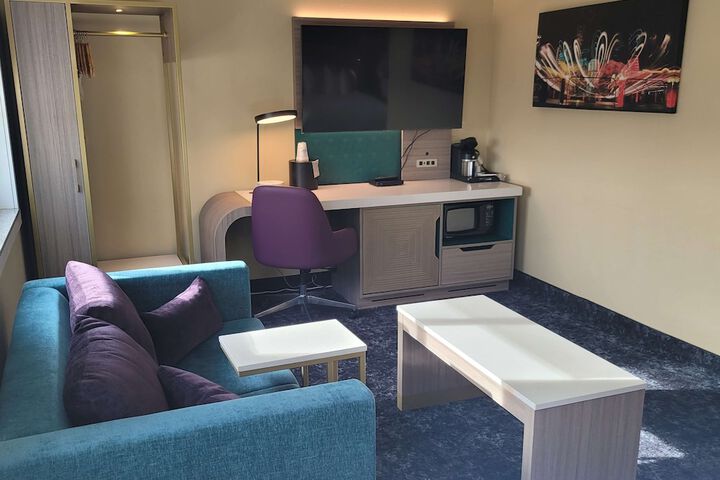 Room 16 of 34