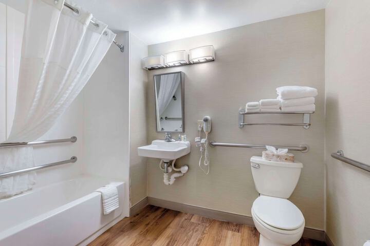 Room 10 of 36