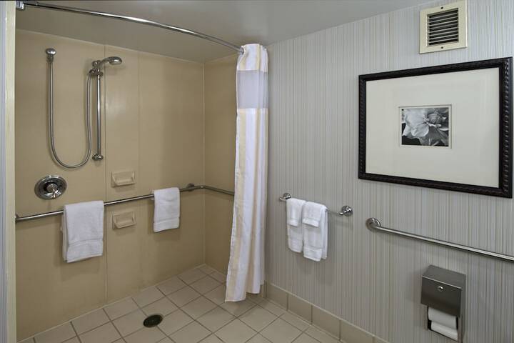 Room 33 of 39