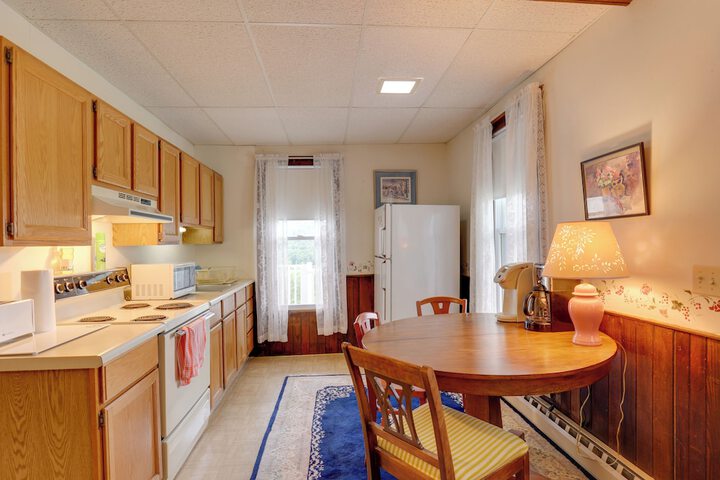 Lawrenceville Apartment w / Deck Near Gaming Lands!
