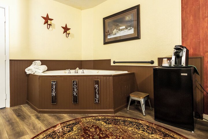 Hot Tub 153 of 153