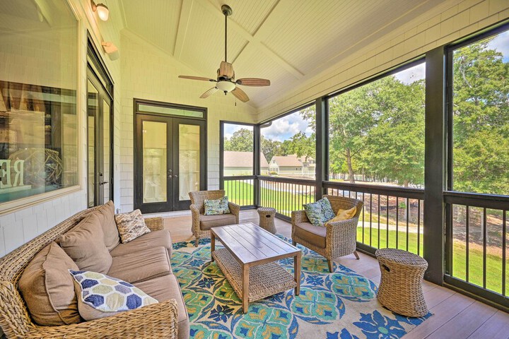 Upscale Family Home w / Dock on Lake Hartwell!